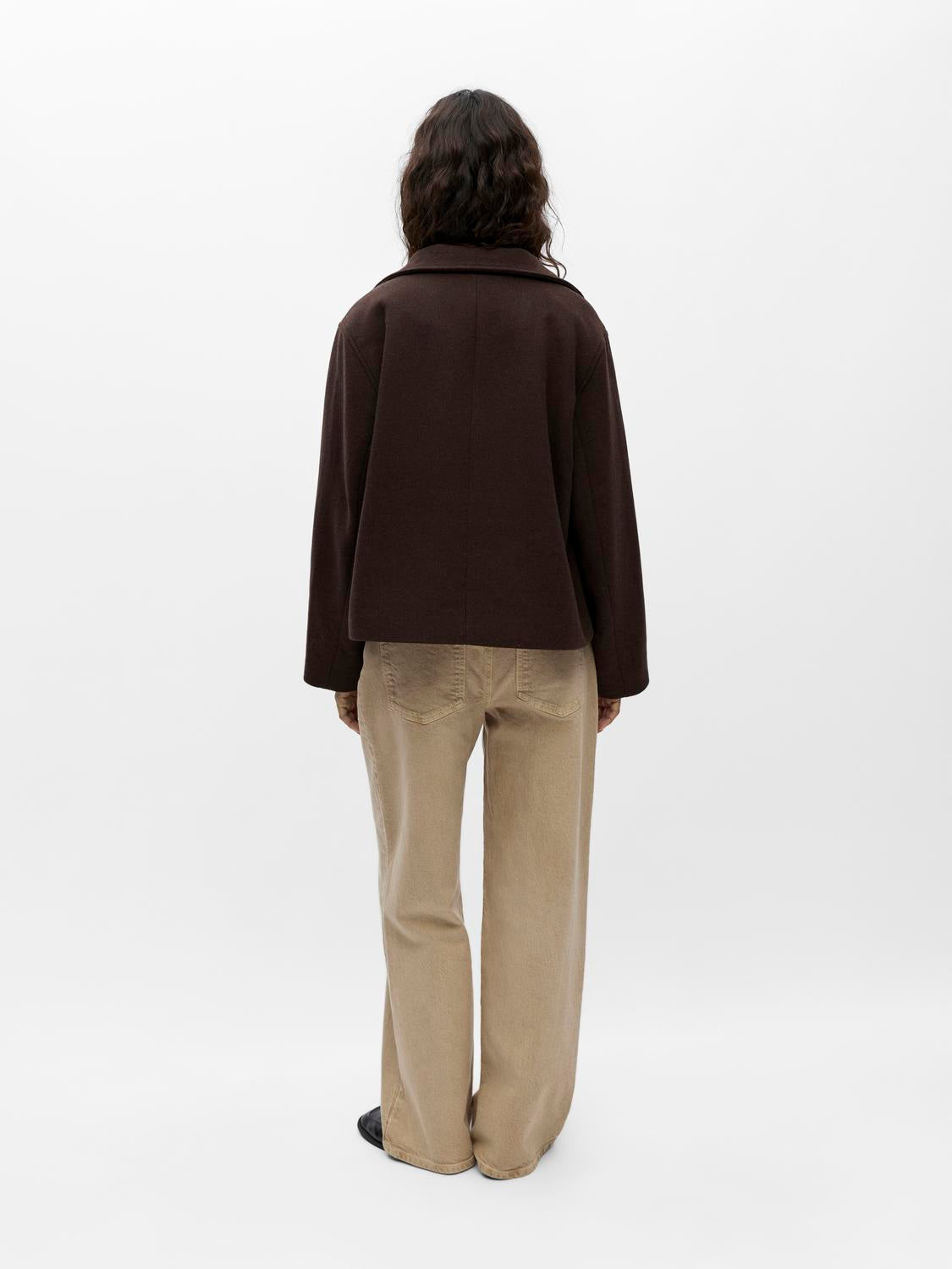 model_shot-back
